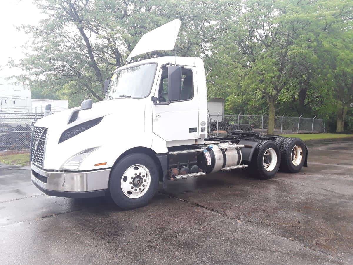 2019 VOLVO VNL64T-300 in Hilliard, OH