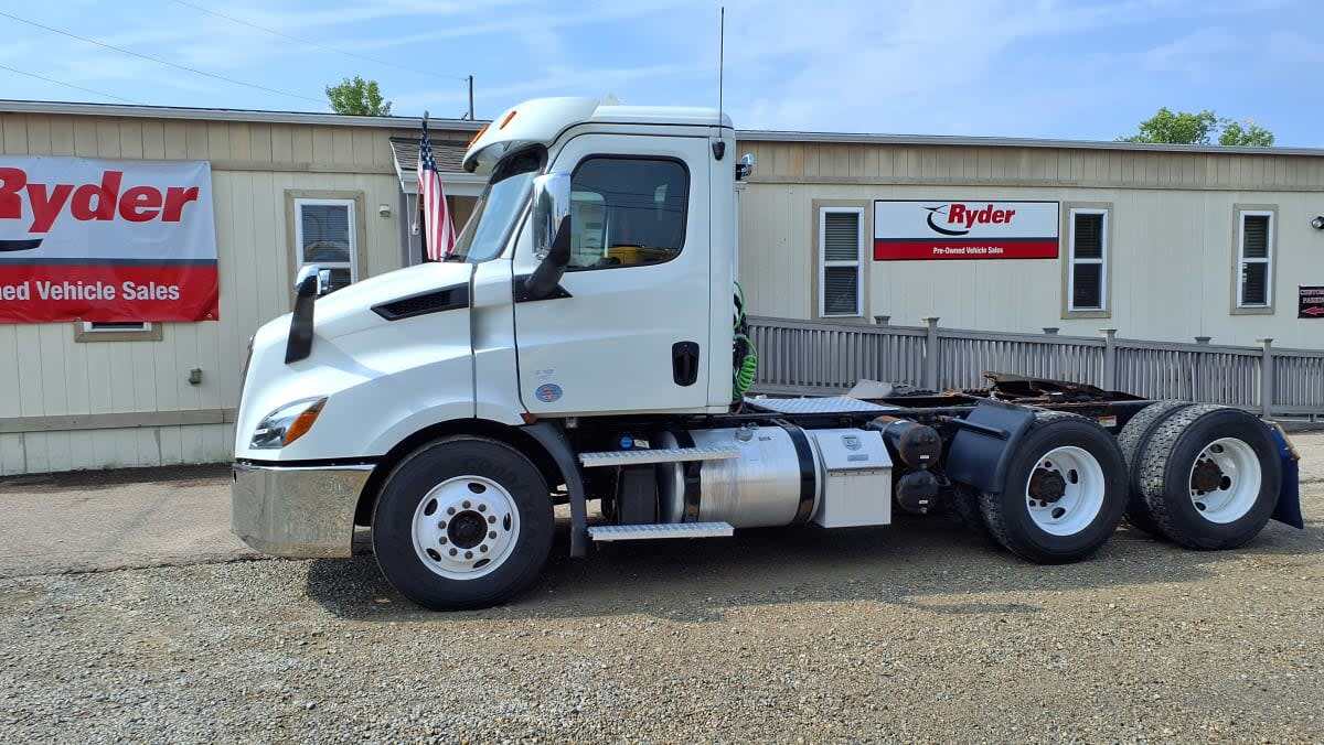2020 FREIGHTLINER CASCADIA 116 in Cincinnati, OH