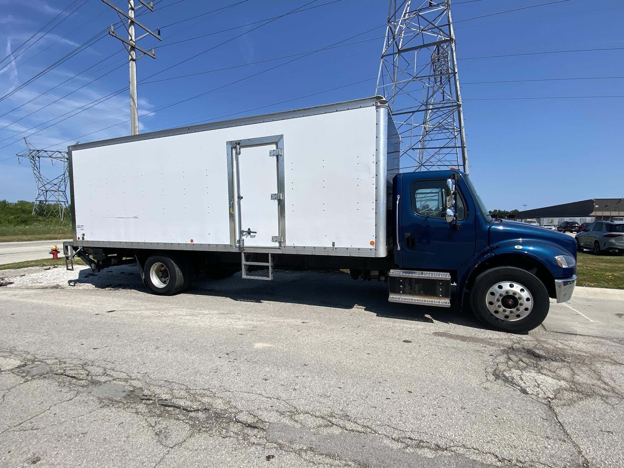 2019 FREIGHTLINER BUSINESS CLASS M2 106 in Oak Creek, WI