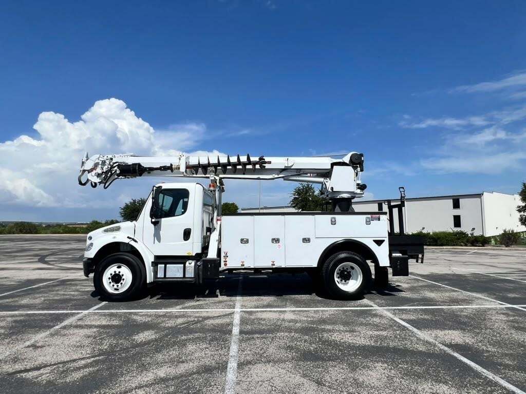 2019 FREIGHTLINER BUSINESS CLASS M2 106 in San Antonio, TX