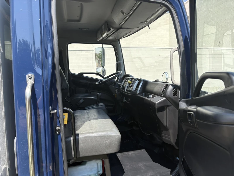 2019 HINO 268