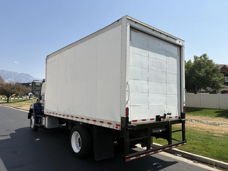 2019 HINO 268