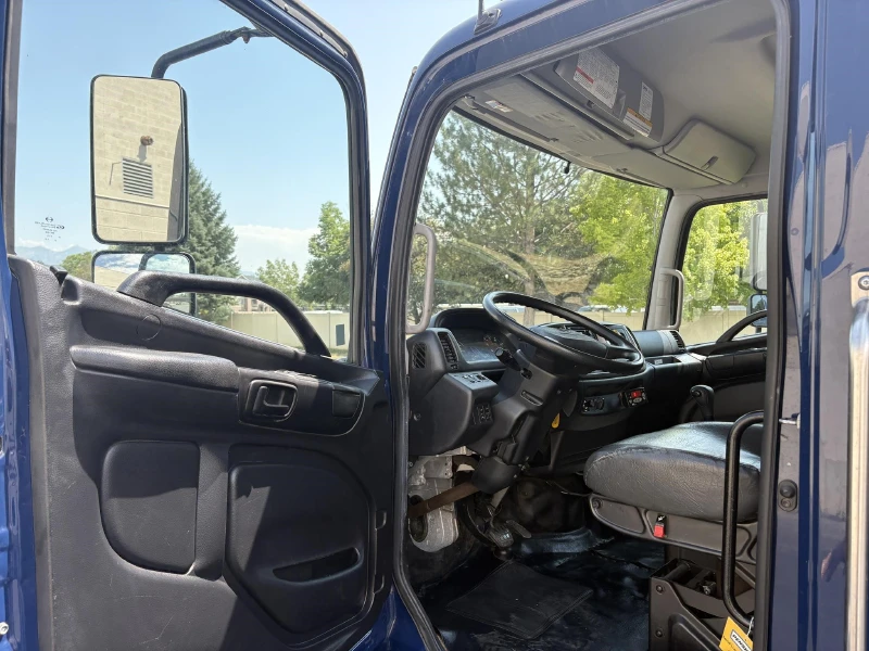 2019 HINO 268