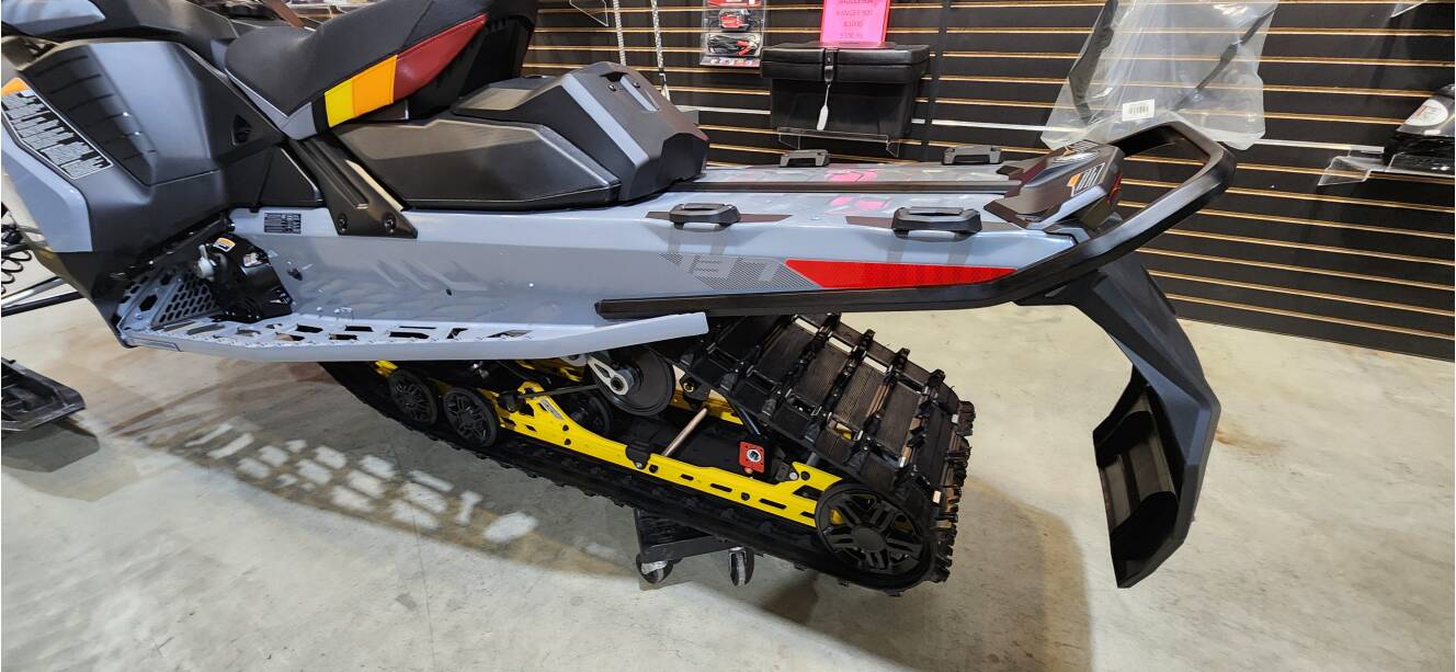 A photo of this 2026 Ski-Doo MXZ BLIZZARD 600R 137