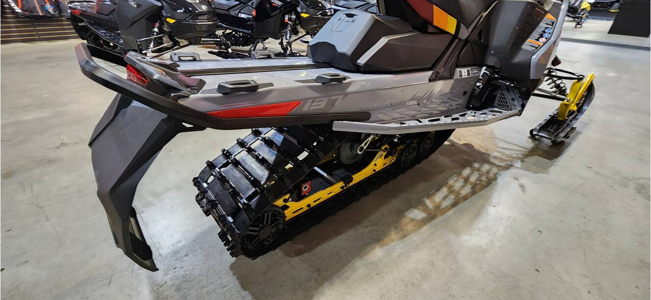 A photo of this 2026 Ski-Doo MXZ BLIZZARD 600R 137