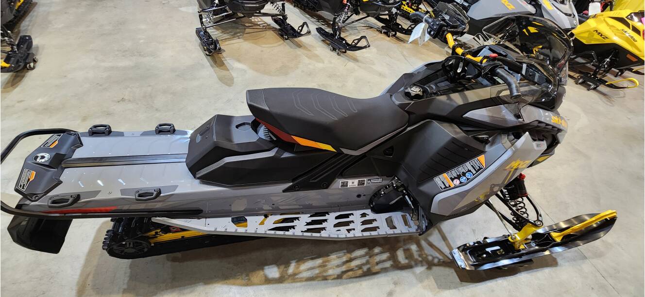 A photo of this 2026 Ski-Doo MXZ BLIZZARD 600R 137