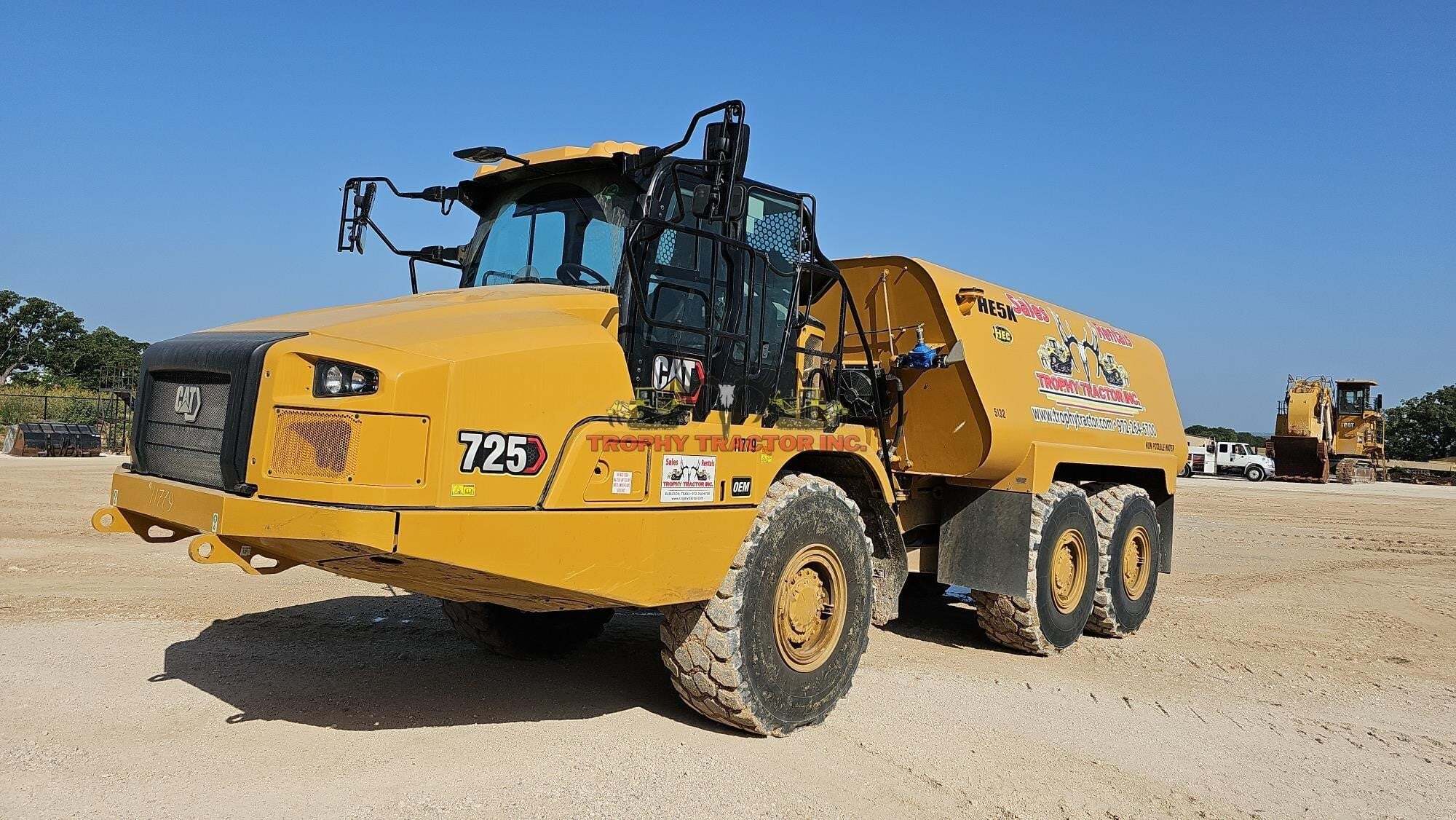 2022 CATERPILLAR 725 in Burleson, TX