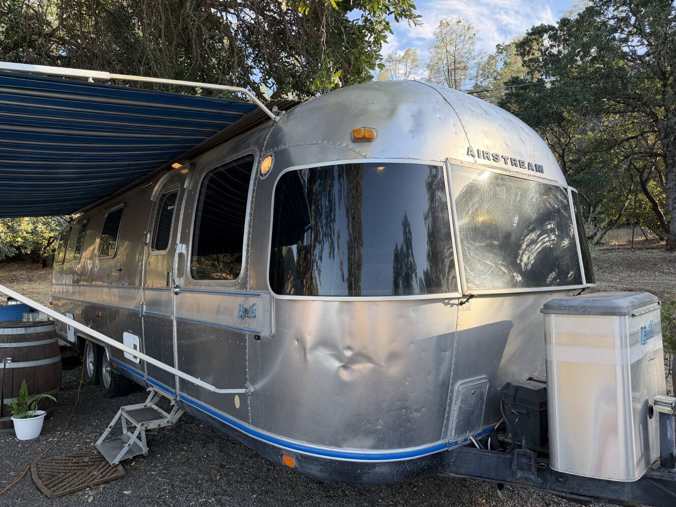 A photo of this 1983 Airstream EXCELLA 1000 30