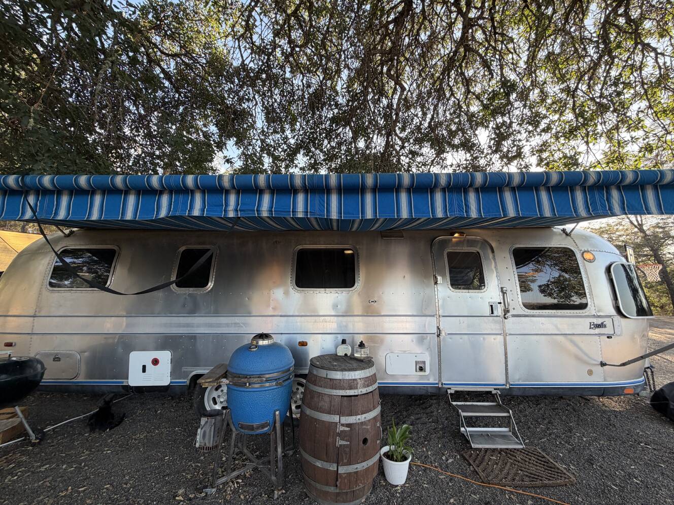A photo of this 1983 Airstream EXCELLA 1000 30