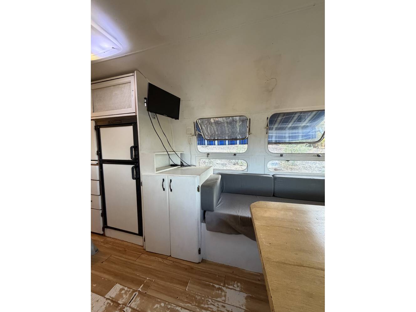 A photo of this 1983 Airstream EXCELLA 1000 30