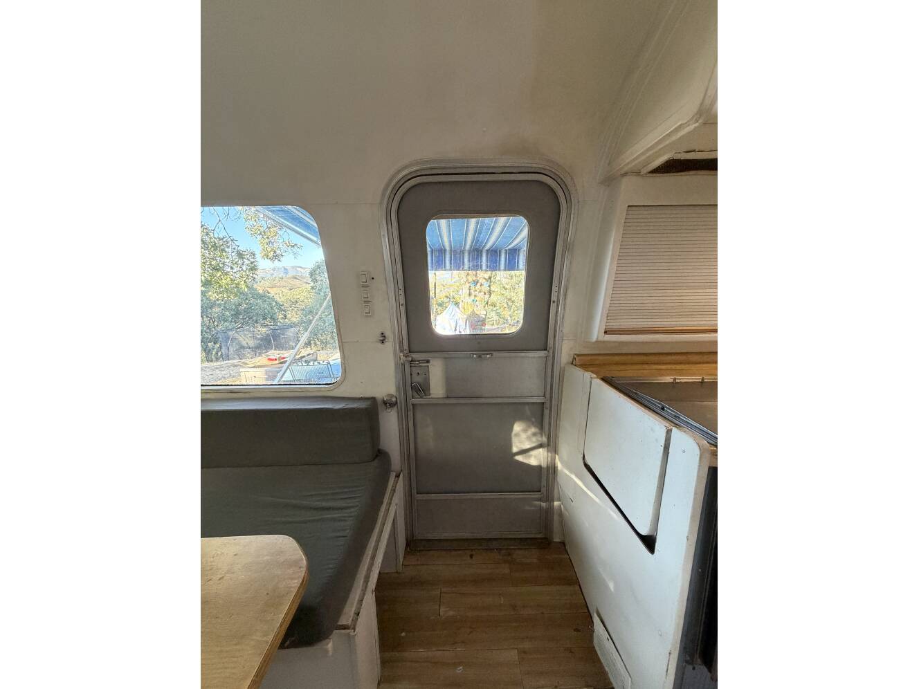 A photo of this 1983 Airstream EXCELLA 1000 30