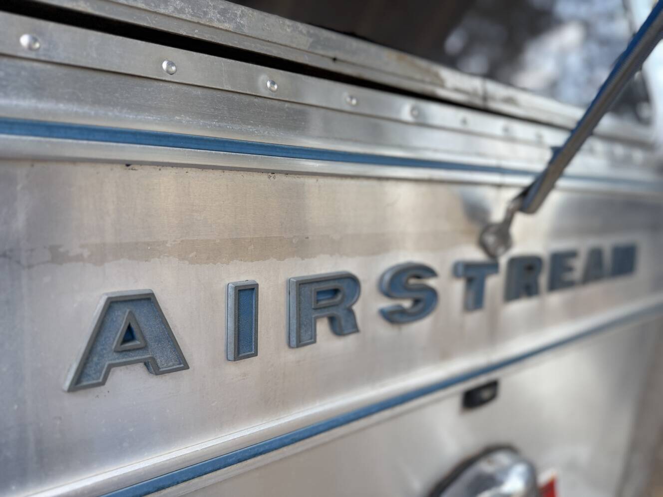 A photo of this 1983 Airstream EXCELLA 1000 30