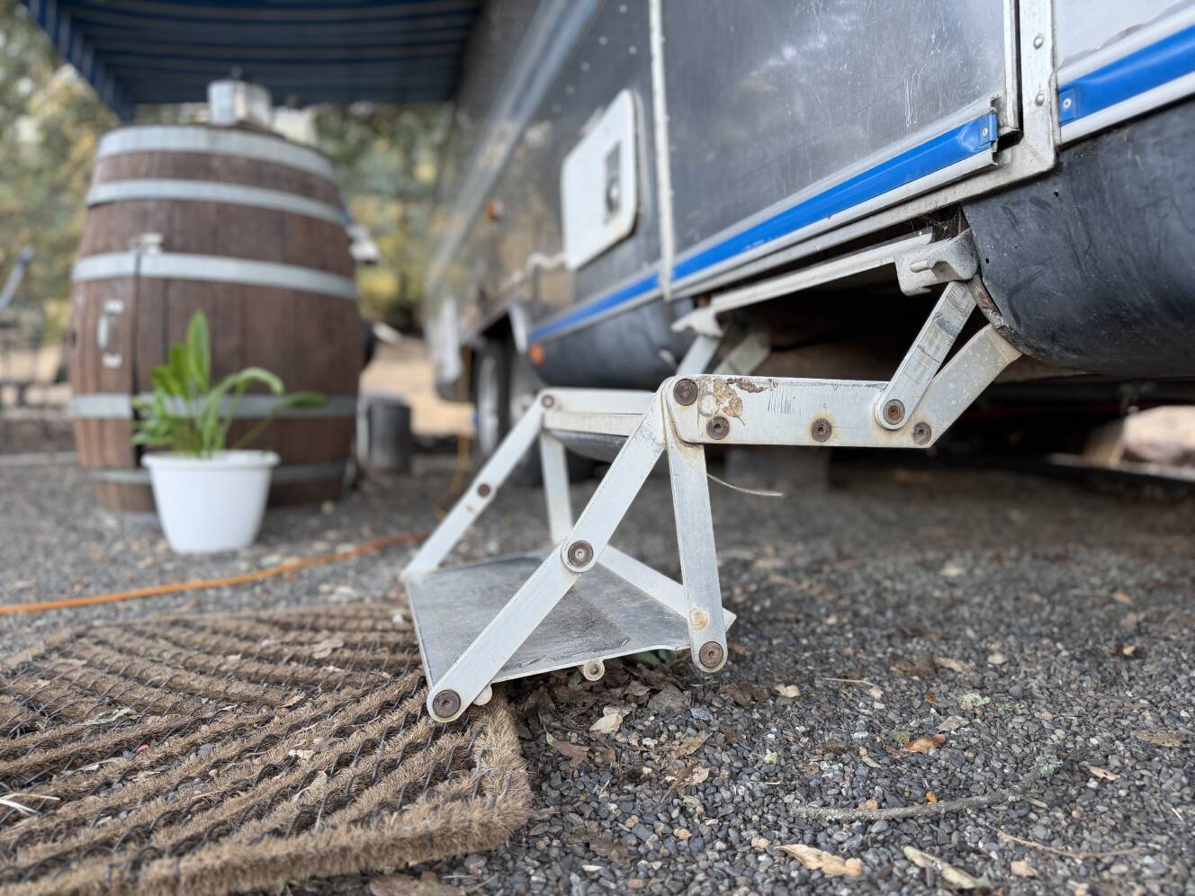 A photo of this 1983 Airstream EXCELLA 1000 30