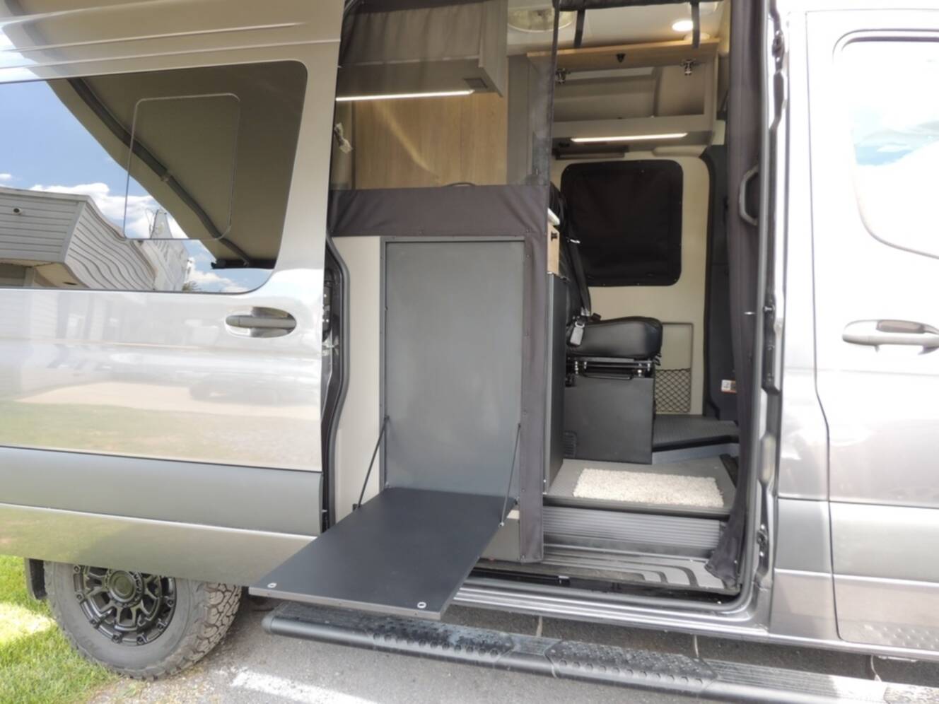 A photo of this 2027 Entegra Coach Launch 19Y