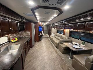 2018 FLEETWOOD PACE ARROW LXE 38K