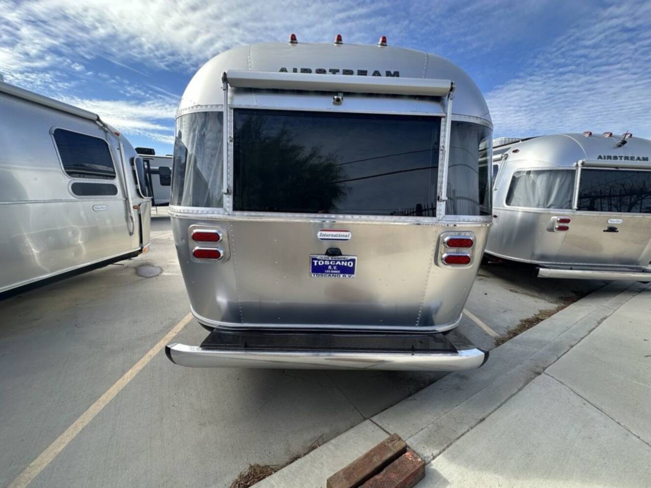 A photo of this 2026 Airstream 27FB Intl