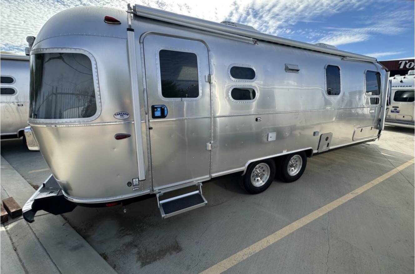 A photo of this 2026 Airstream 27FB Intl