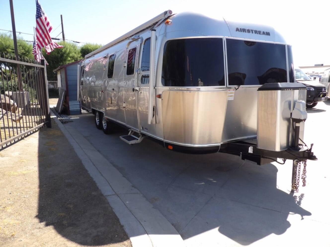 A photo of this 2017 Airstream Classic 30 Twin 30