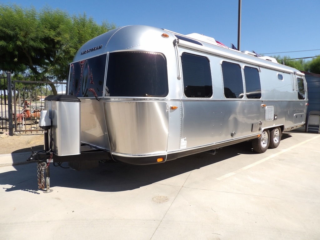2017 Airstream Classic 30 Twin 30 in los banos