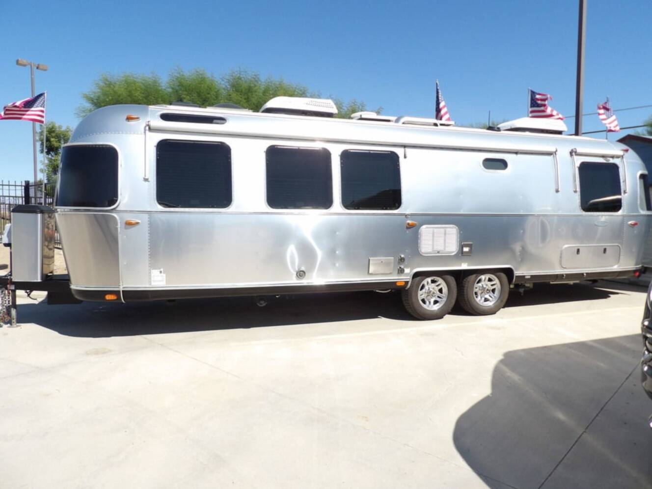 A photo of this 2017 Airstream Classic 30 Twin 30