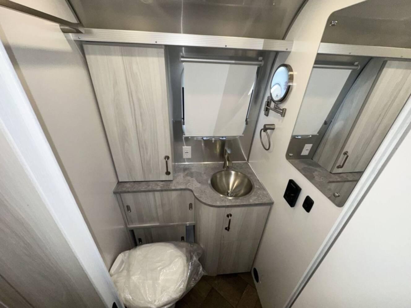 A photo of this 2026 Airstream 27FB Intl