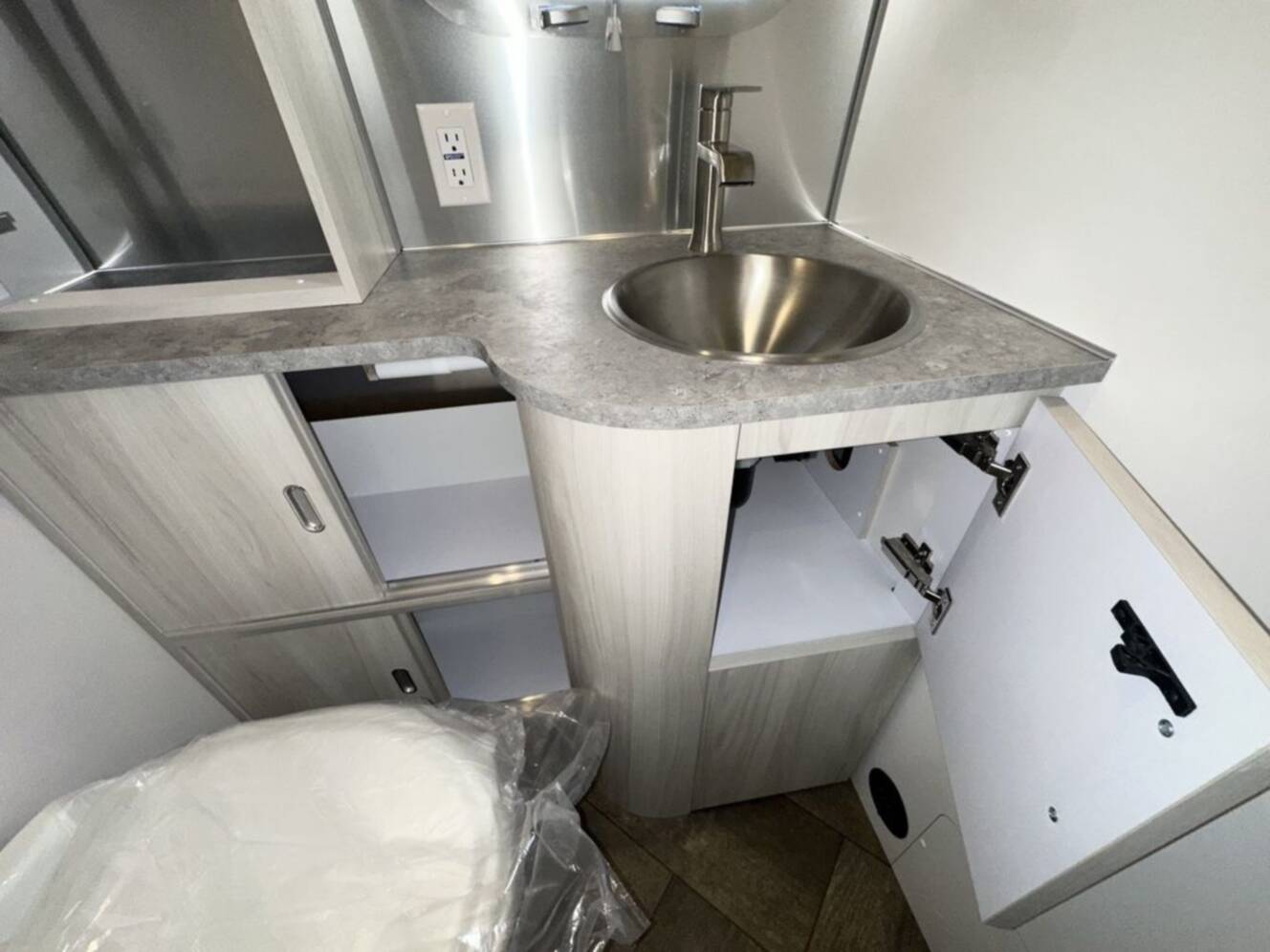 A photo of this 2026 Airstream 27FB Intl