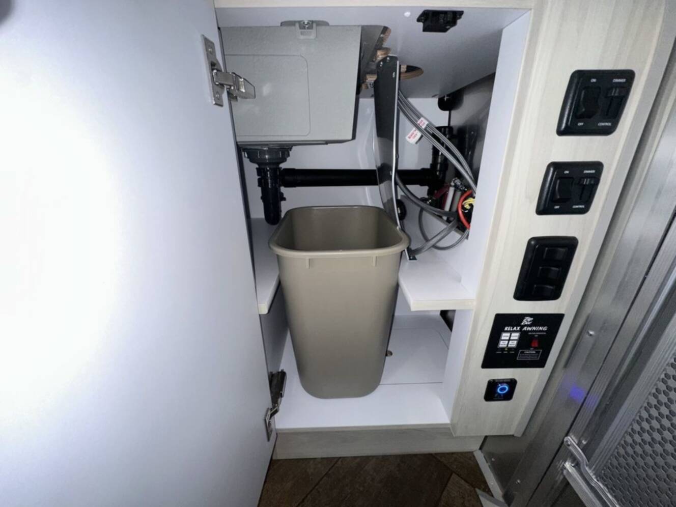 A photo of this 2026 Airstream 27FB Intl