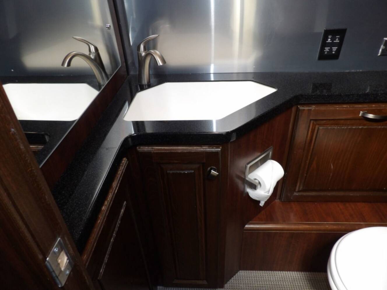 A photo of this 2017 Airstream Classic 30 Twin 30