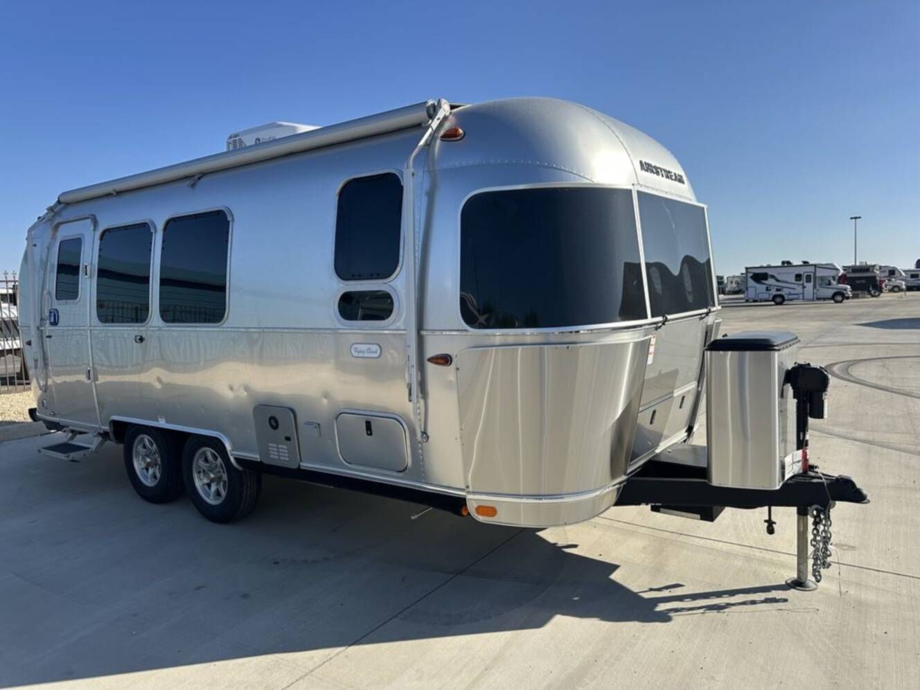 A photo of this 2025 Airstream Flying Cloud 23FBT 23FB