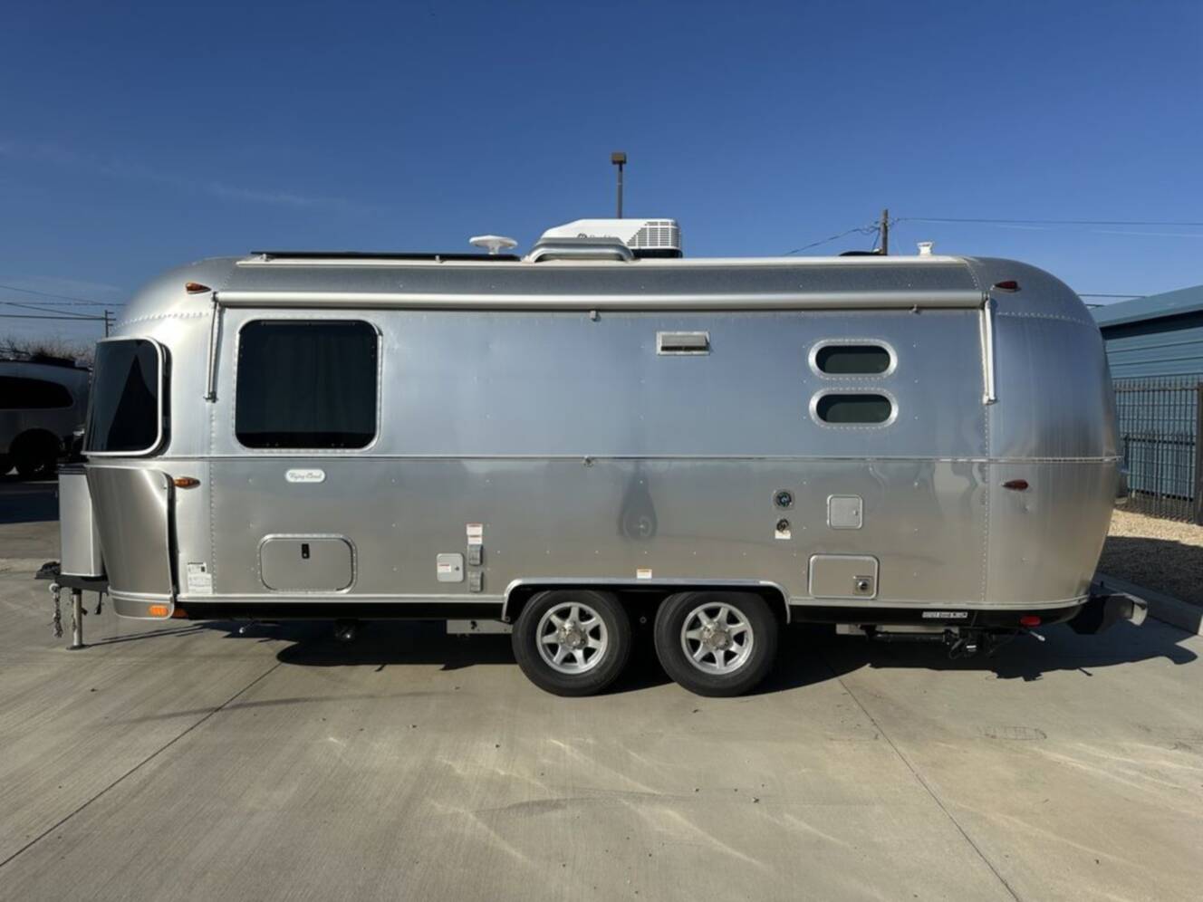 A photo of this 2025 Airstream Flying Cloud 23FBT 23FB