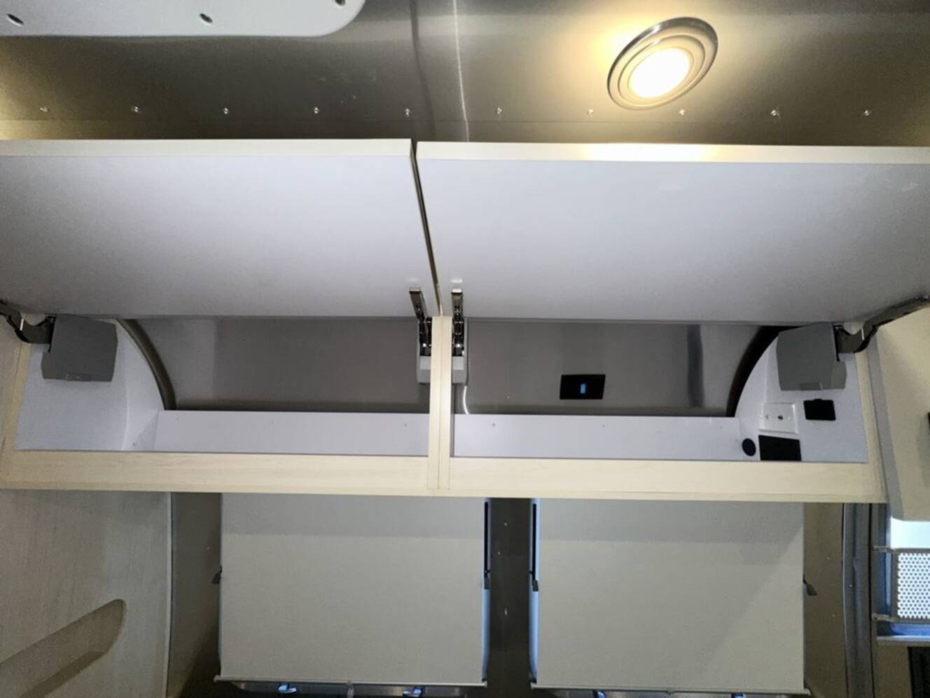 A photo of this 2025 Airstream Flying Cloud 23FBT 23FB