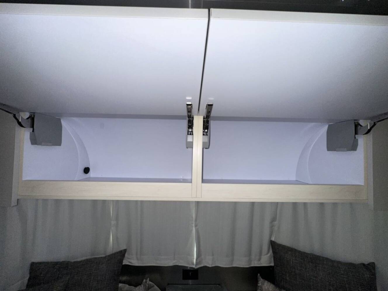 A photo of this 2025 Airstream Flying Cloud 23FBT 23FB