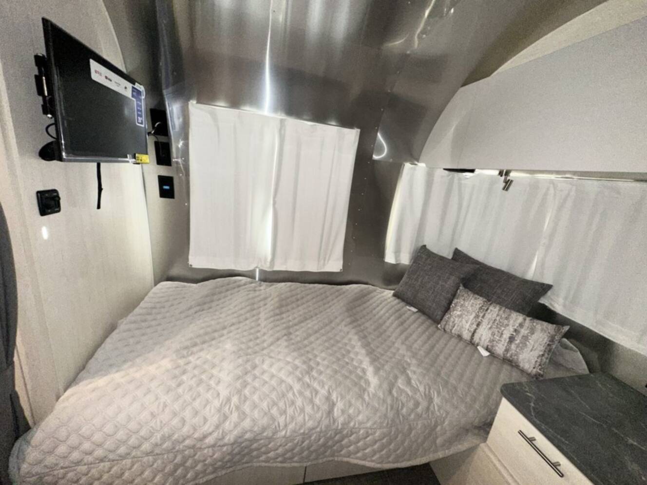A photo of this 2025 Airstream Flying Cloud 23FBT 23FB