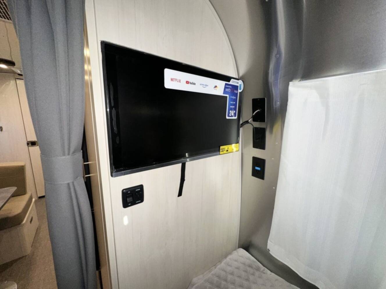 A photo of this 2025 Airstream Flying Cloud 23FBT 23FB