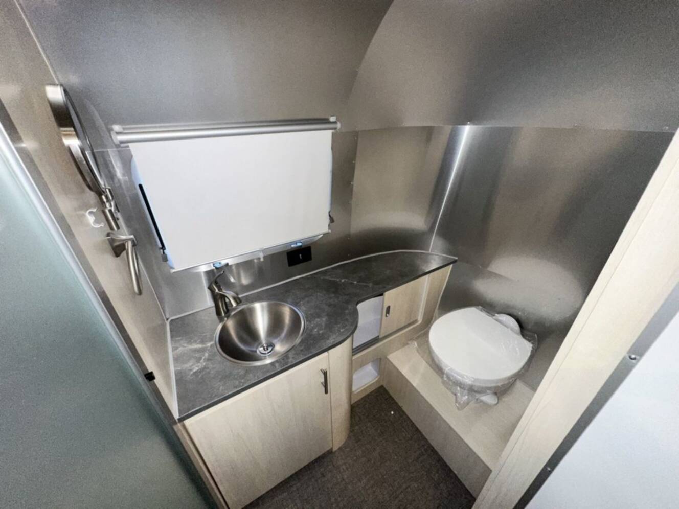 A photo of this 2025 Airstream Flying Cloud 23FBT 23FB