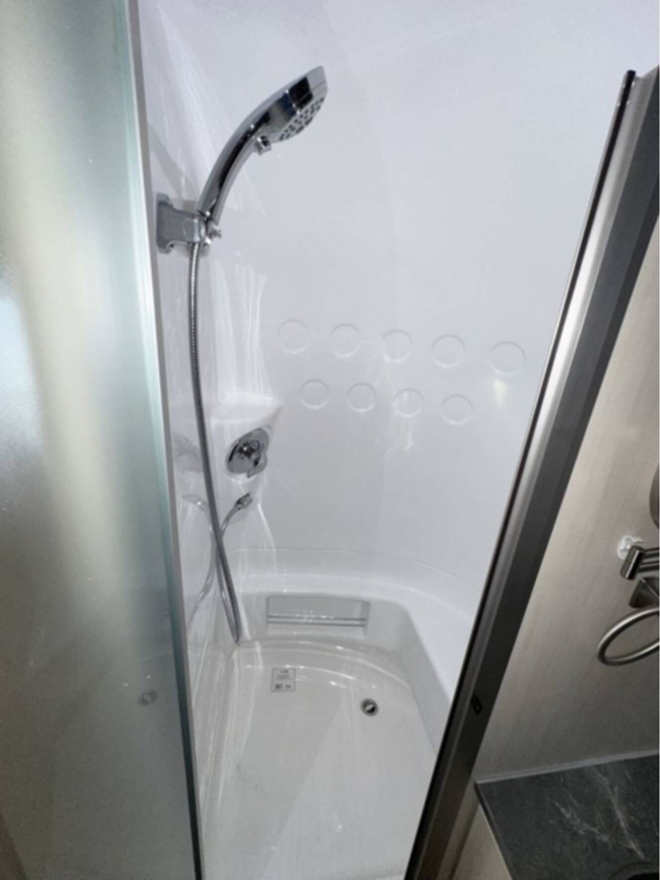 A photo of this 2025 Airstream Flying Cloud 23FBT 23FB