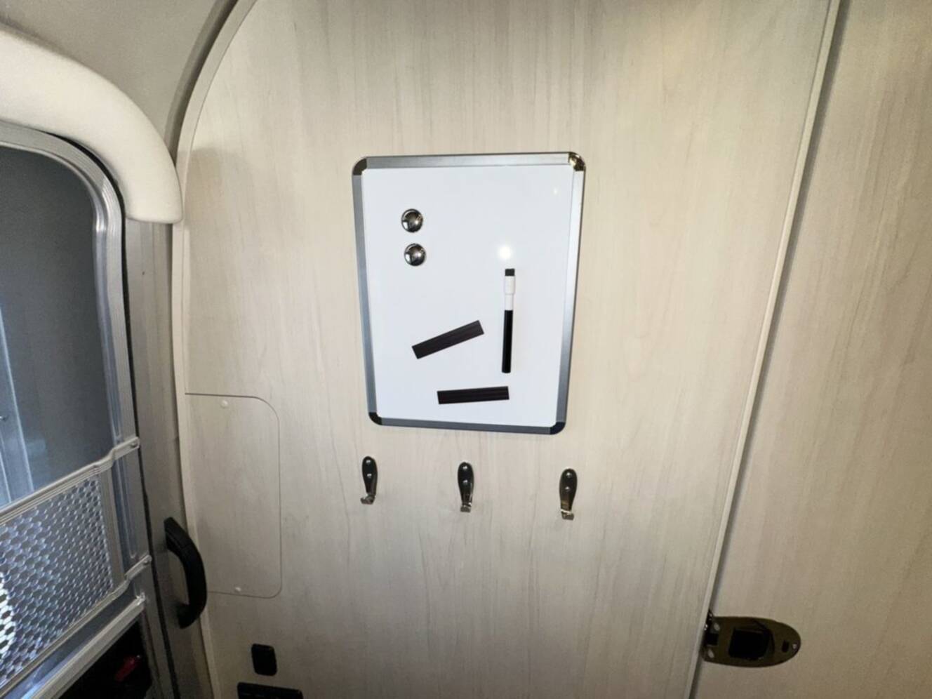 A photo of this 2025 Airstream Flying Cloud 23FBT 23FB