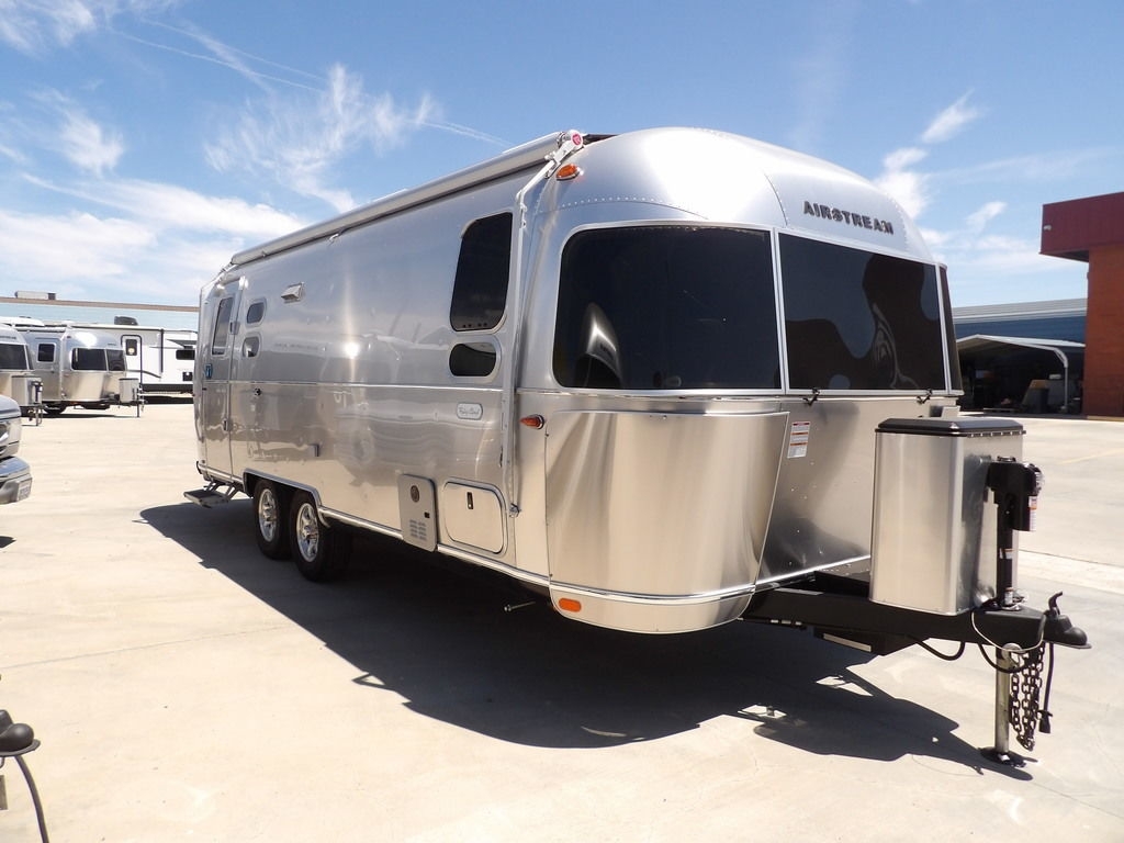 2025 Airstream Flying Cloud 25FB in los banos