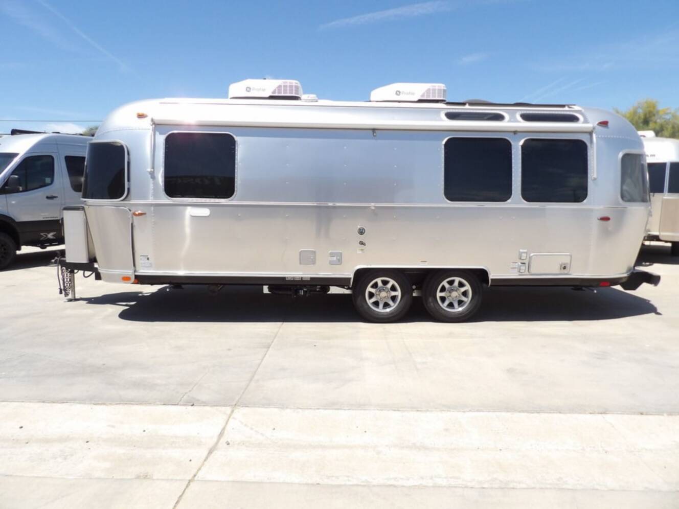 A photo of this 2025 Airstream Flying Cloud 25FB