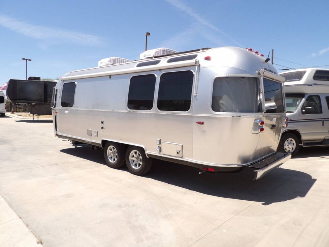 A photo of this 2025 Airstream Flying Cloud 25FB