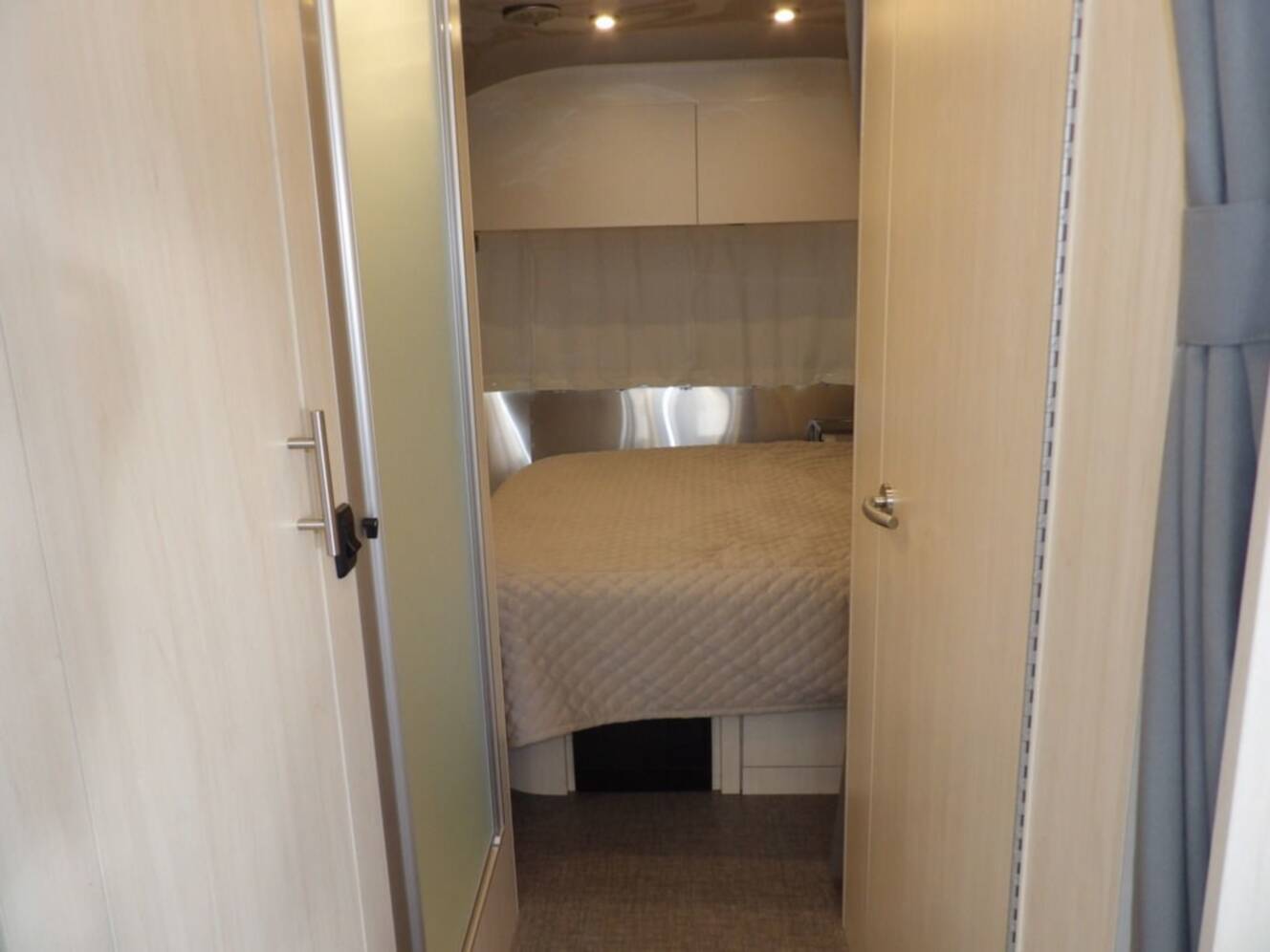 A photo of this 2025 Airstream Flying Cloud 25FB
