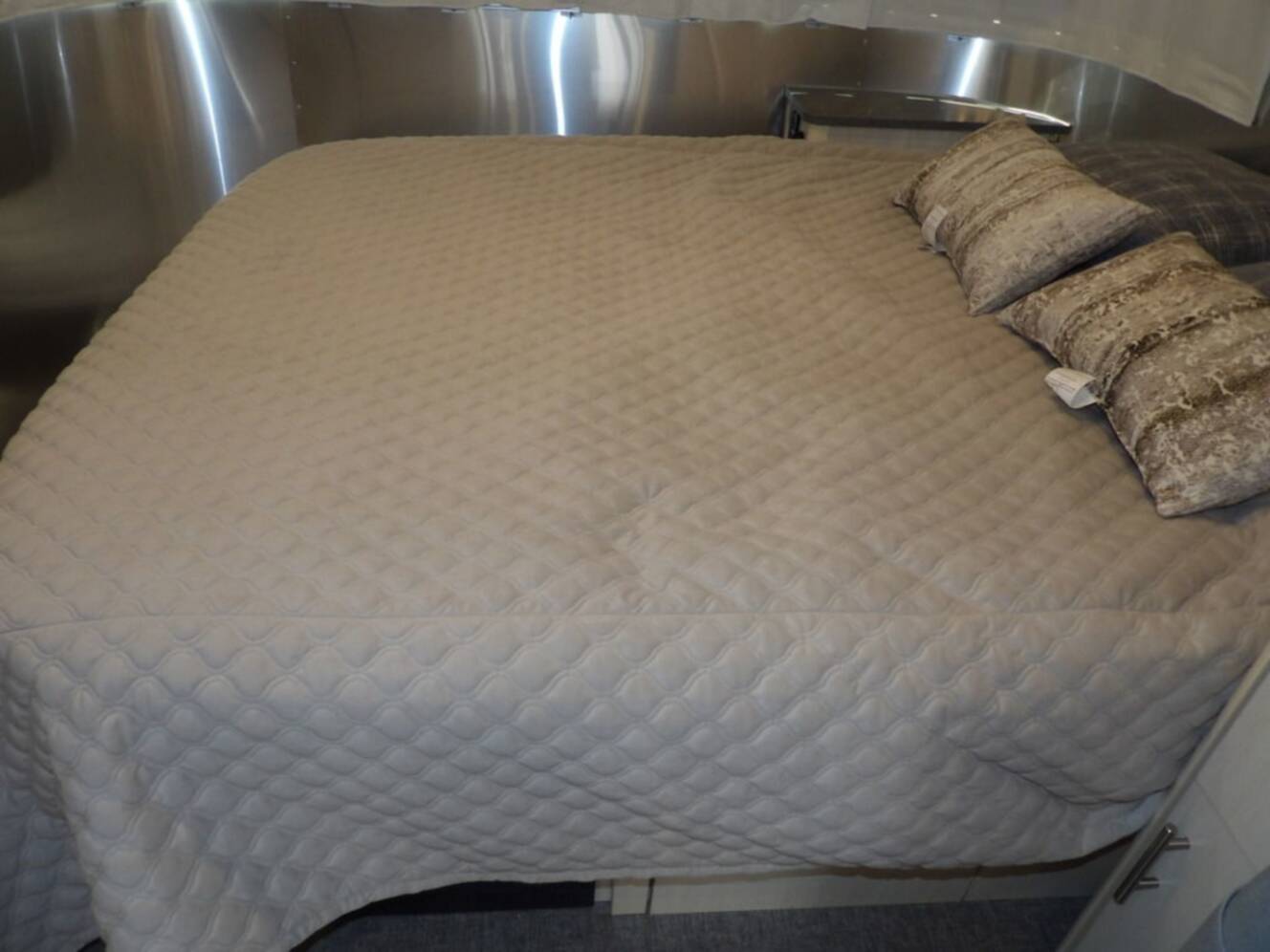A photo of this 2025 Airstream Flying Cloud 25FB