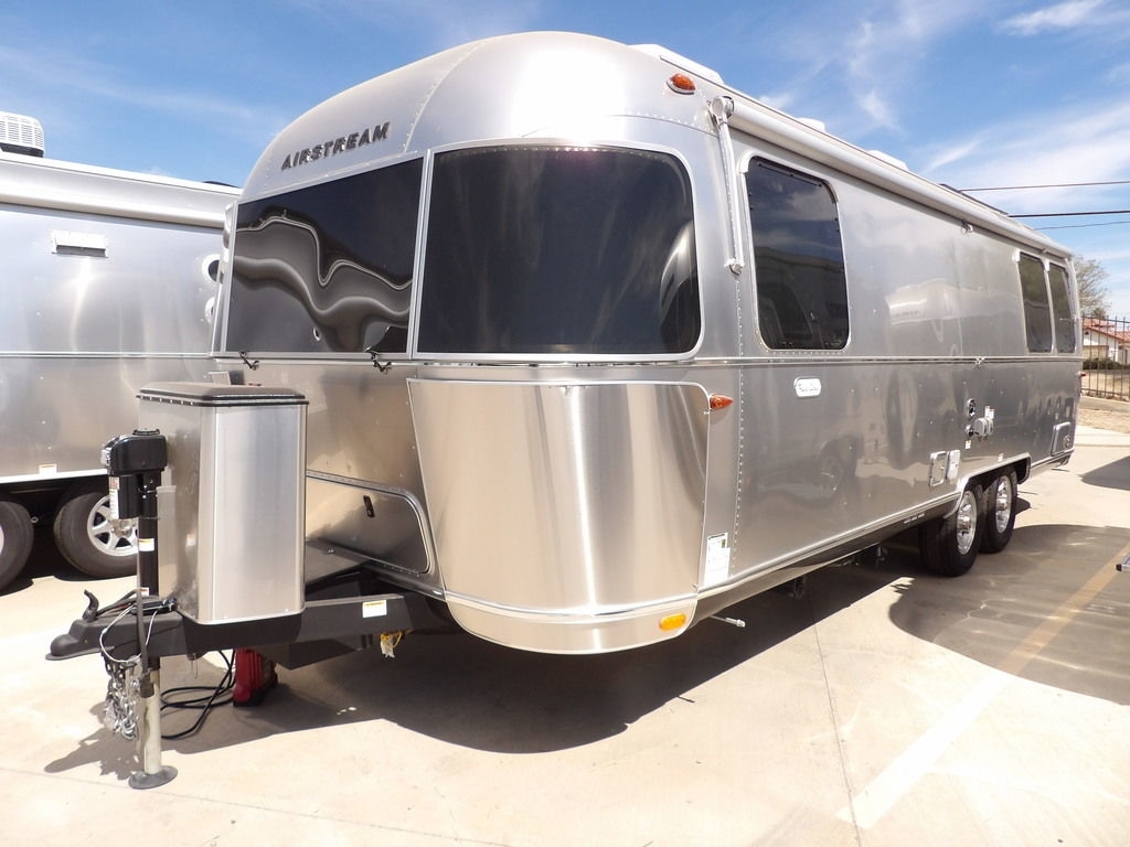 2025 Airstream Flying Cloud 27FB in los banos