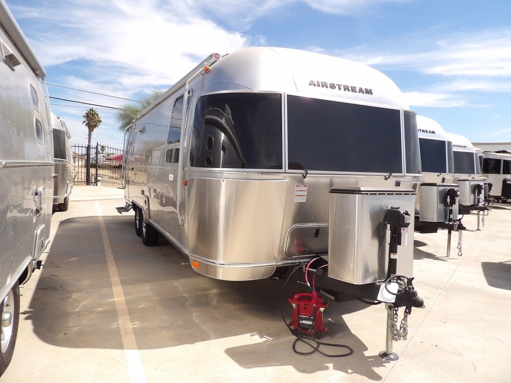 2025 Airstream Flying Cloud 27FB in los banos