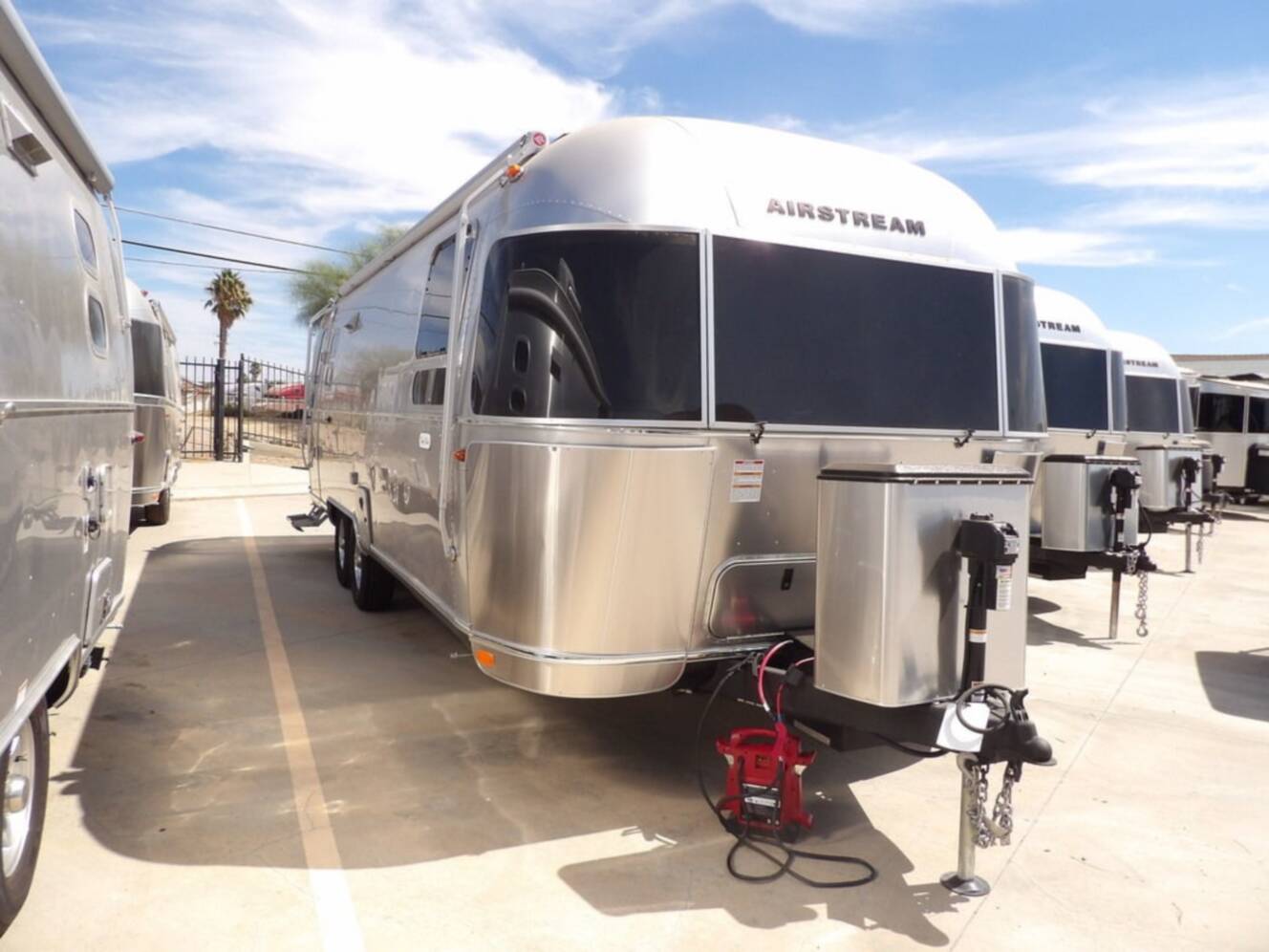 A photo of this 2025 Airstream Flying Cloud 27FB