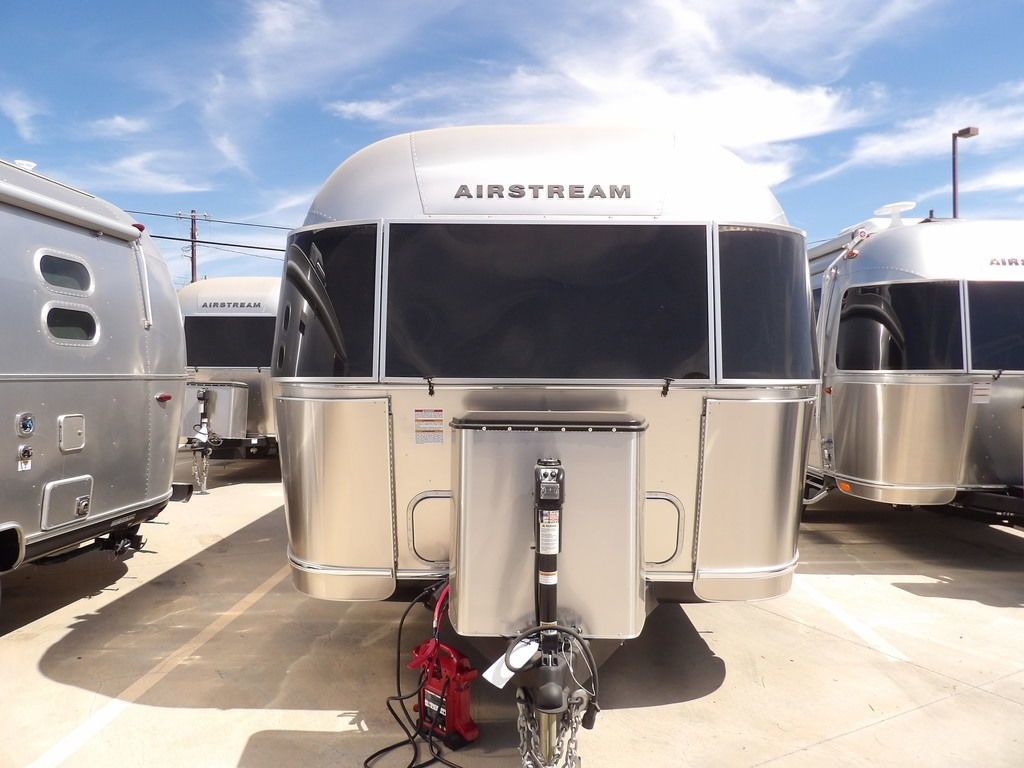 2025 Airstream Flying Cloud 27FB in los banos