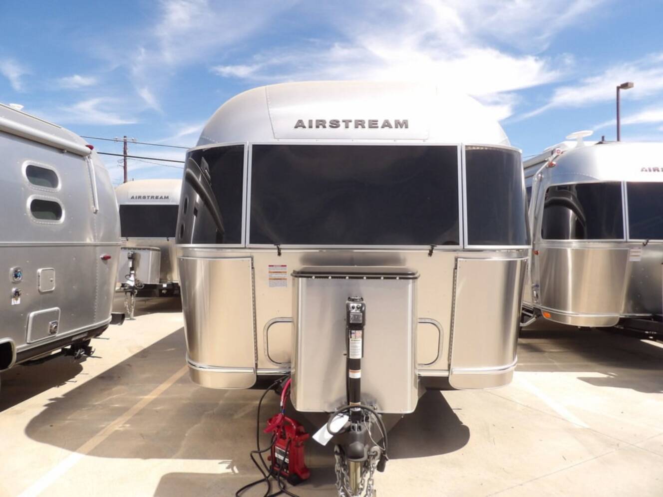 A photo of this 2025 Airstream Flying Cloud 27FB