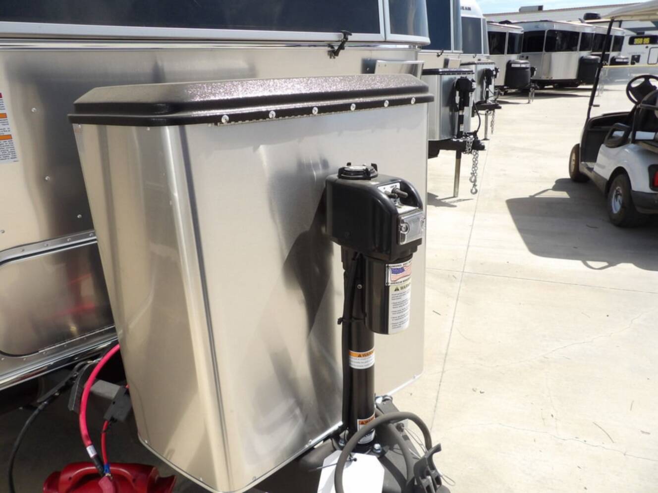 A photo of this 2025 Airstream Flying Cloud 27FB