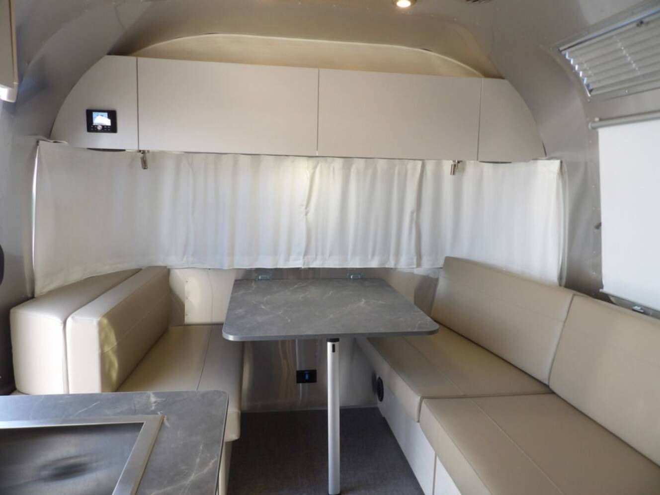 A photo of this 2025 Airstream Flying Cloud 27FB