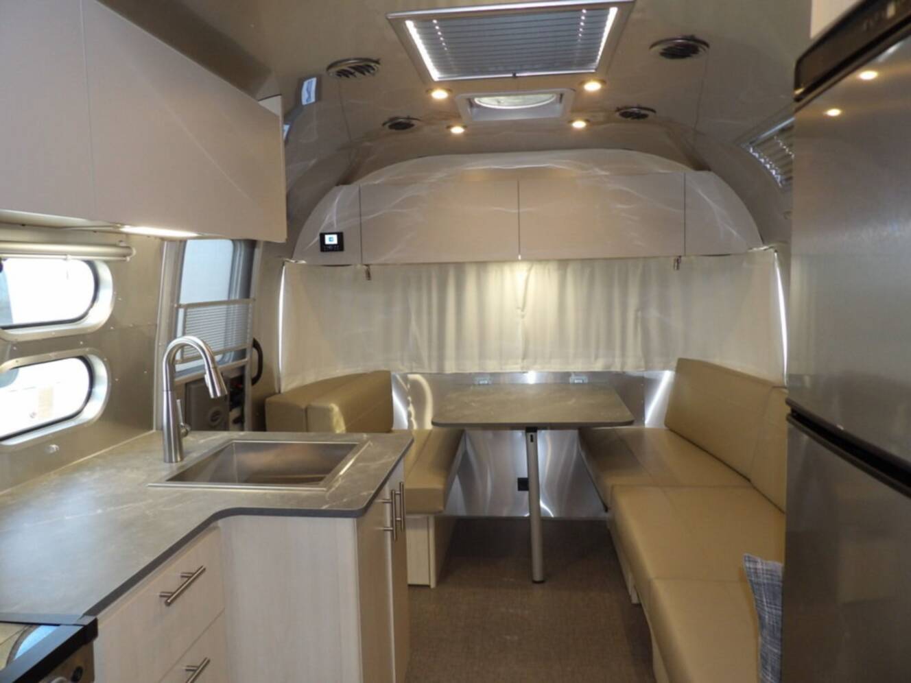 A photo of this 2025 Airstream Flying Cloud 27FB